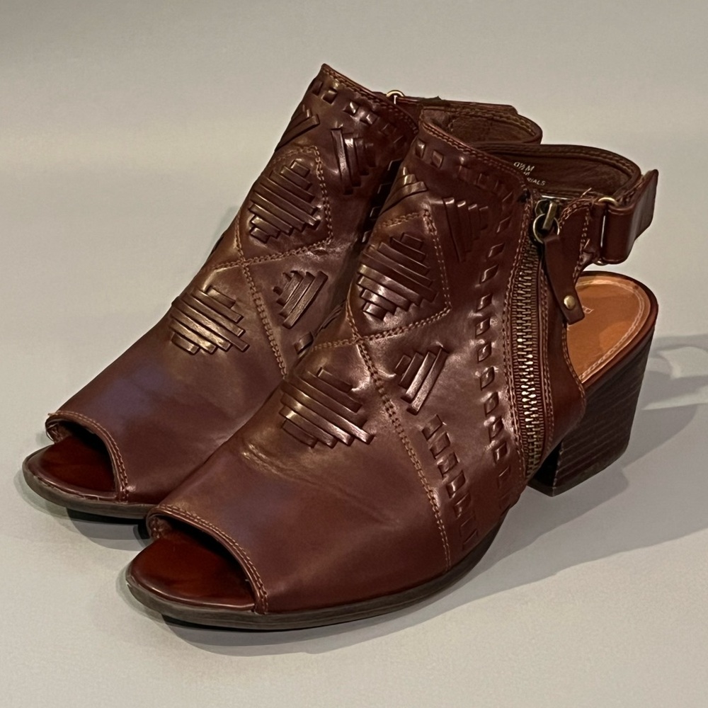 Baretraps Open Toe Sandals 9.5 **EUC**